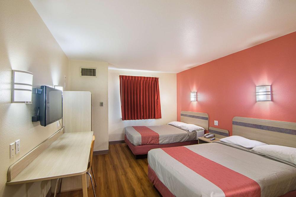 Deluxe Quadruple Room - Non-Smoking interior
